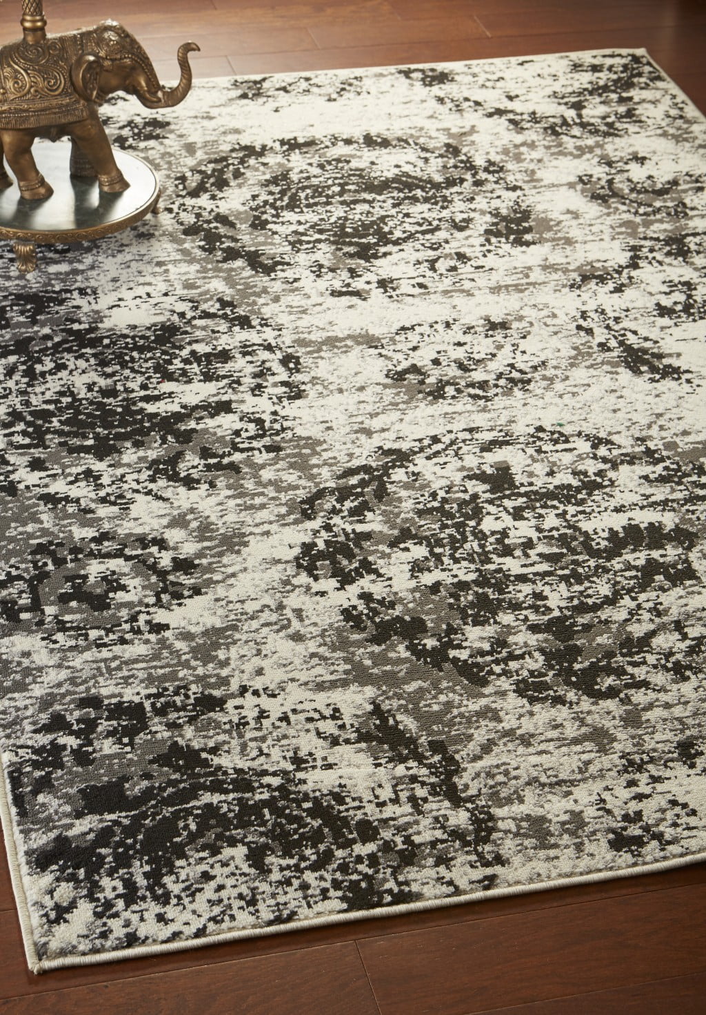 5 x 7 Black and White Abstract Area Rug